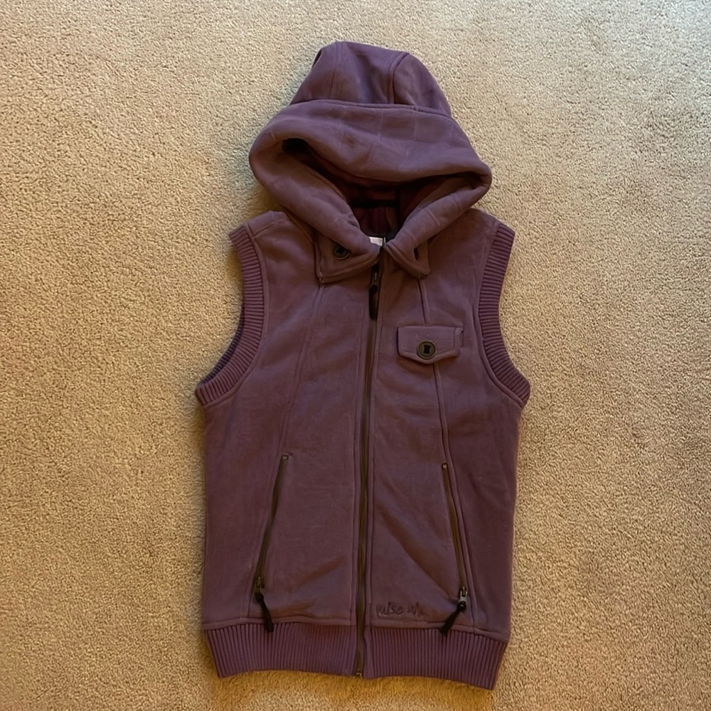 Women’s Pulse Vest in size Medium.